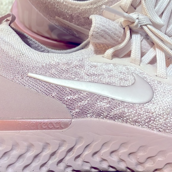 Practically New ✨ RARE Nike Women Epic React Flynet Pearl Pink Sneaker Size 6.5 - Picture 3 of 6